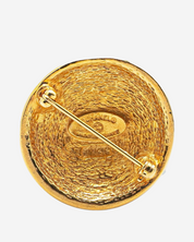 Broche Chanel CC