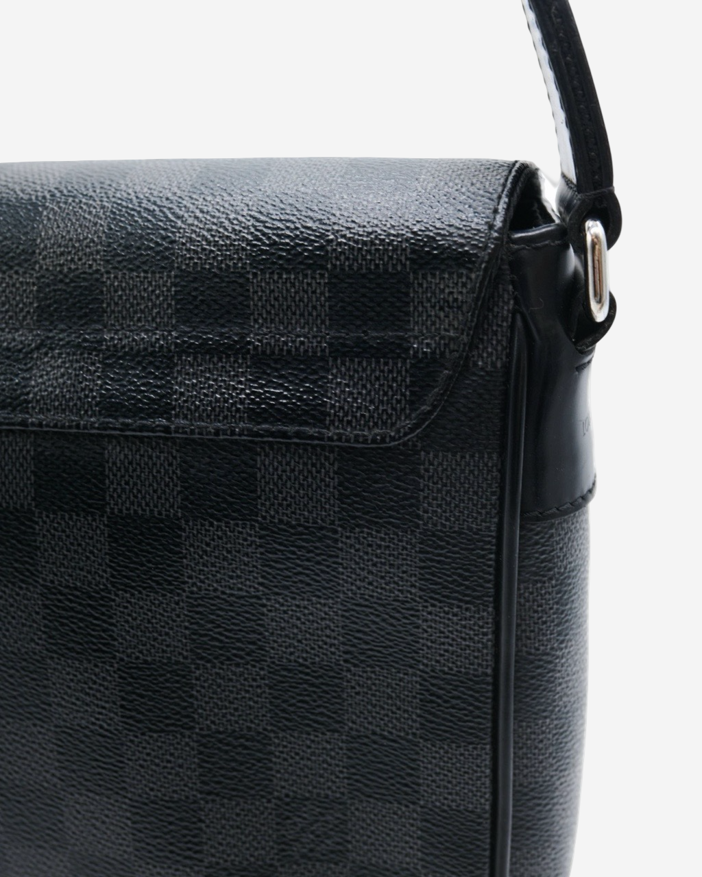 Louis Vuitton District Bag 2017