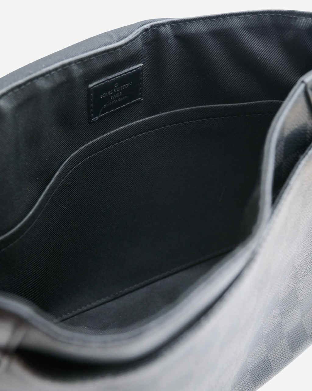 Louis Vuitton District Bag 2017