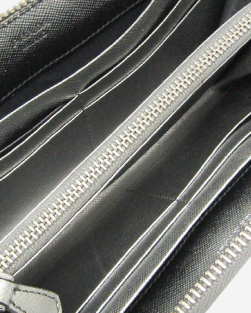 Cartera Prada Plateada