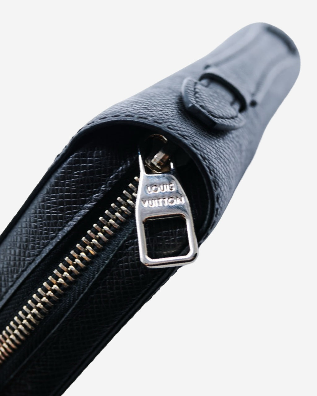 Louis Vuitton Zippy Taiga Bag