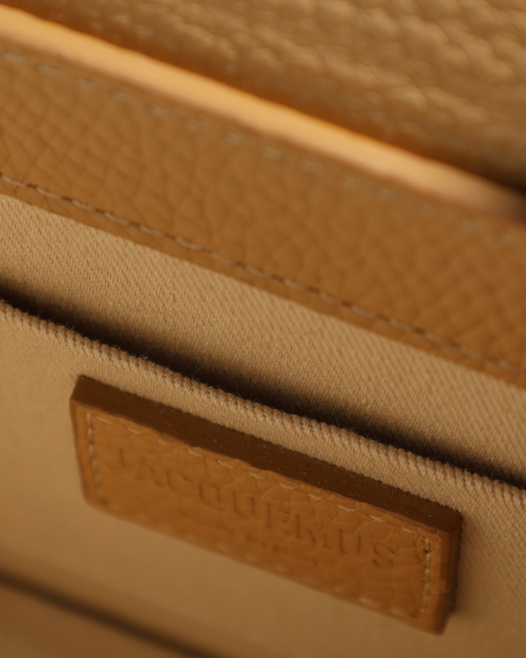 Bolso Jacquemus Le Chiquito Moyen