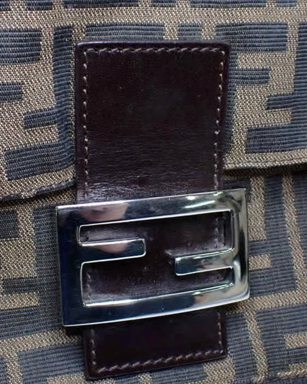 Bolsa Fendi Baguette Zucca