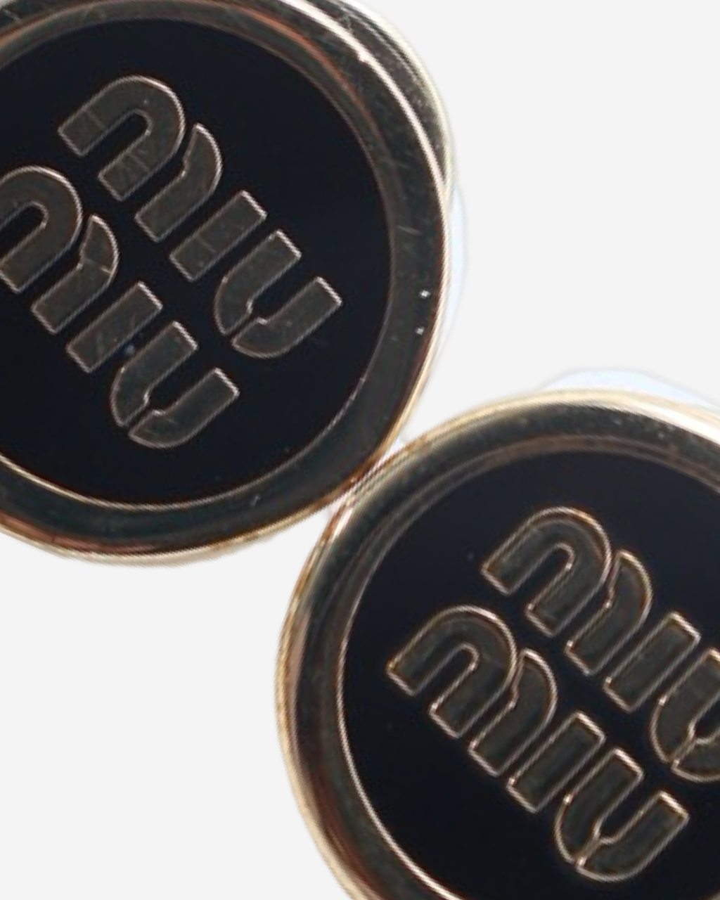 Aretes Miu Miu Logo