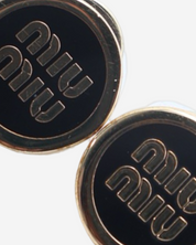 Aretes Miu Miu Logo