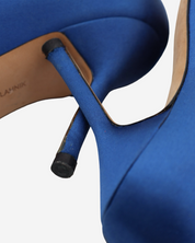 Manolo Blahnik Hangisi Heels 38.5