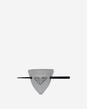 Broche Prada Logo