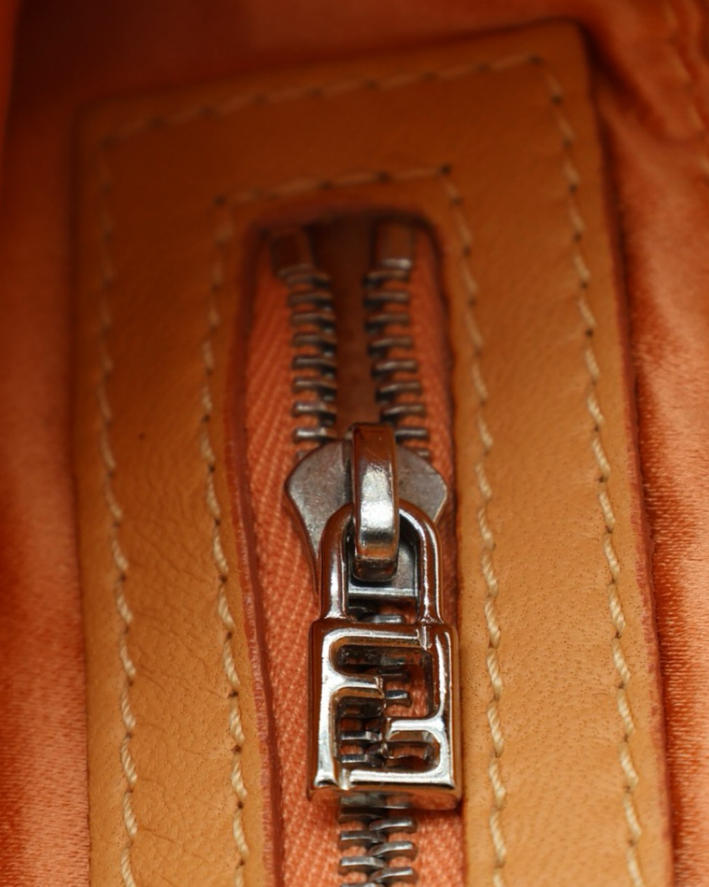 Bolso Fendi Pochette FF