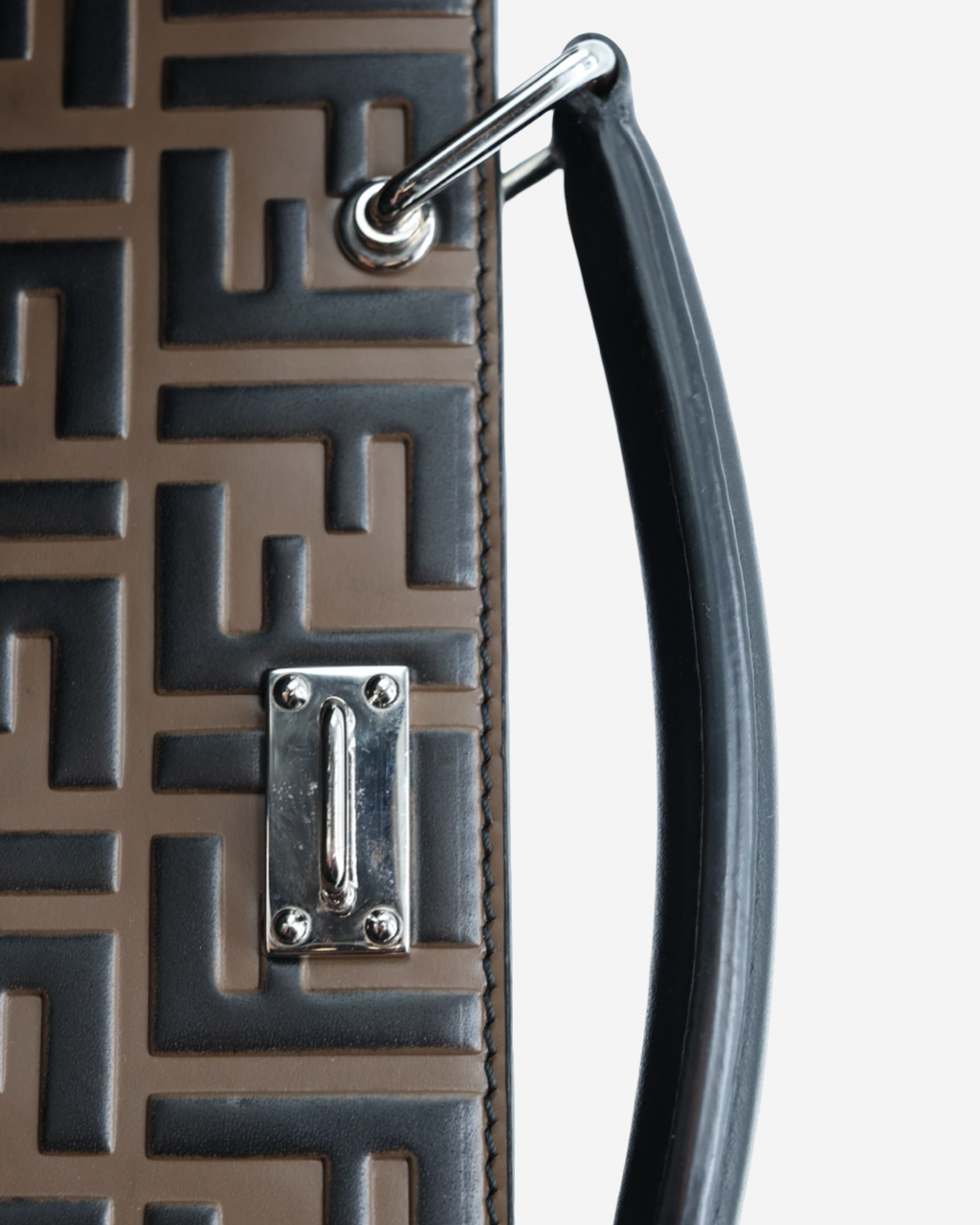 Maletín Fendi Peekaboo