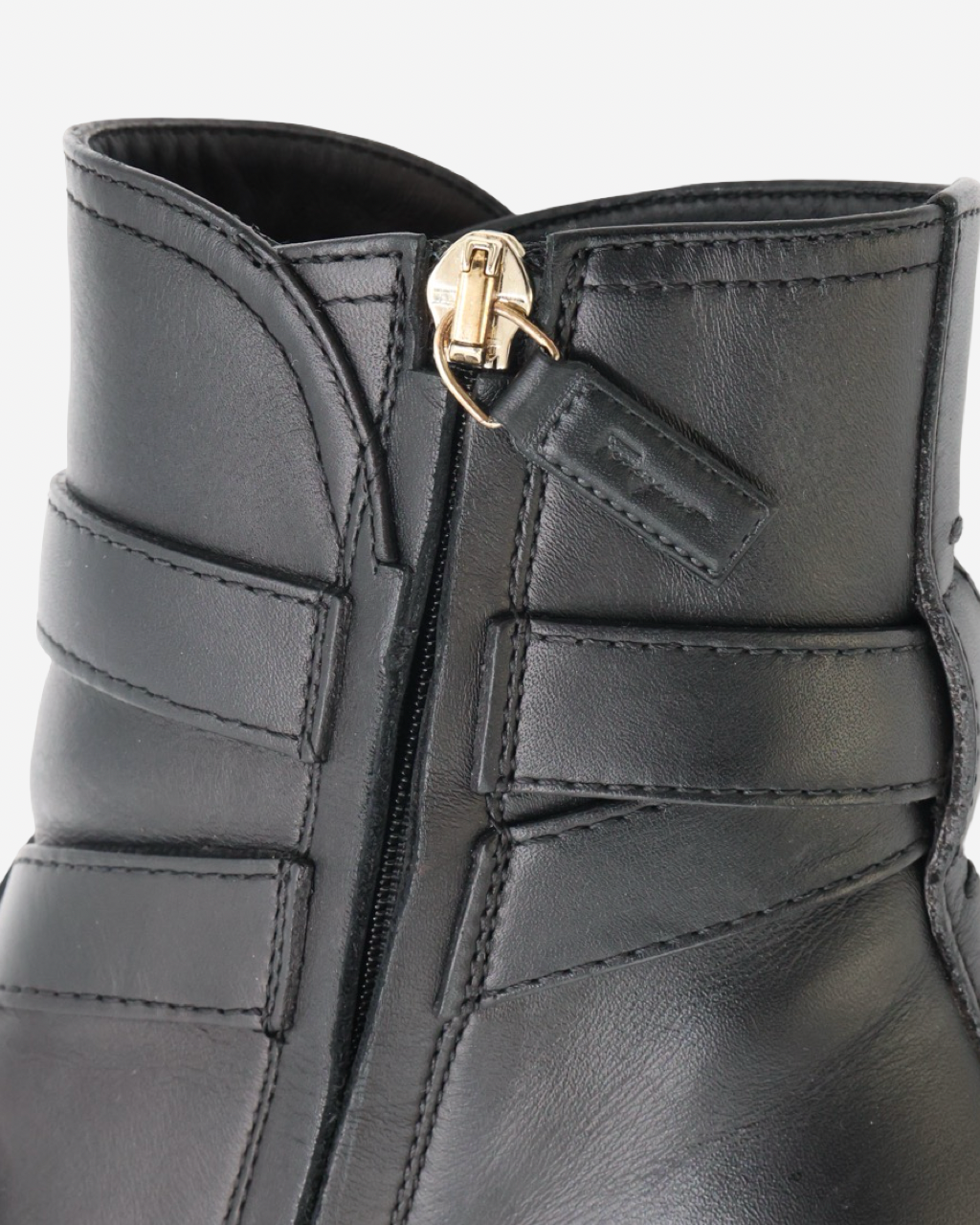 Ferragamo Shadi Ankle Boots 36