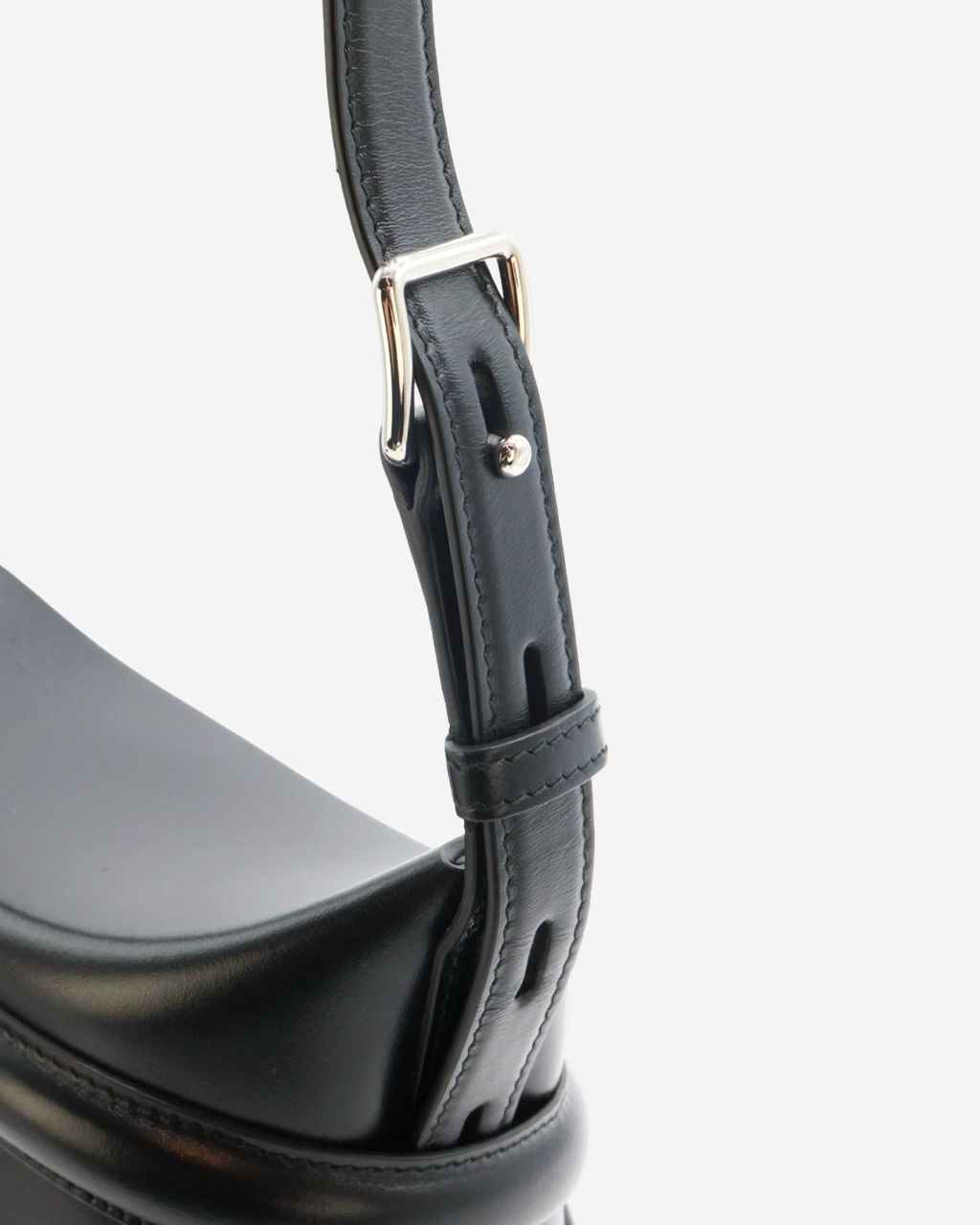 Bolso Alexander McQueen The Curve 2021