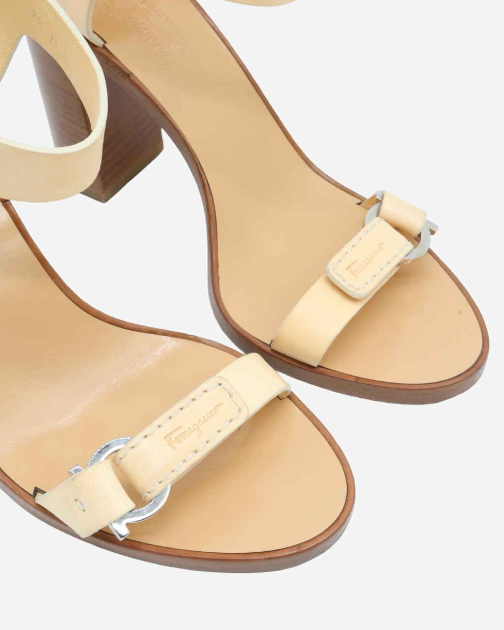 Sandalias Ferragamo 38