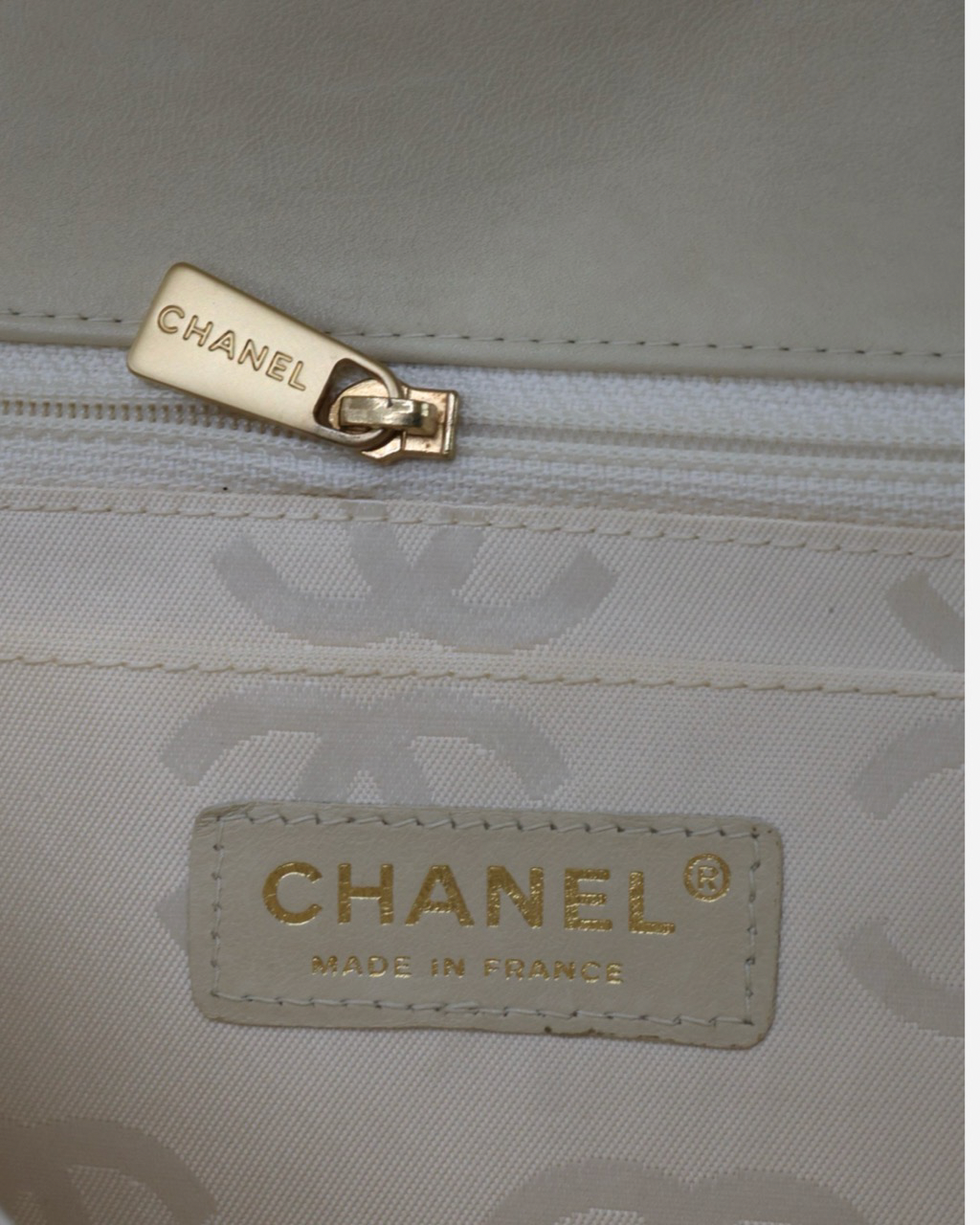 Bolso Chanel Camellia Perforated Patent Leather Single Flap 2003 - 2004