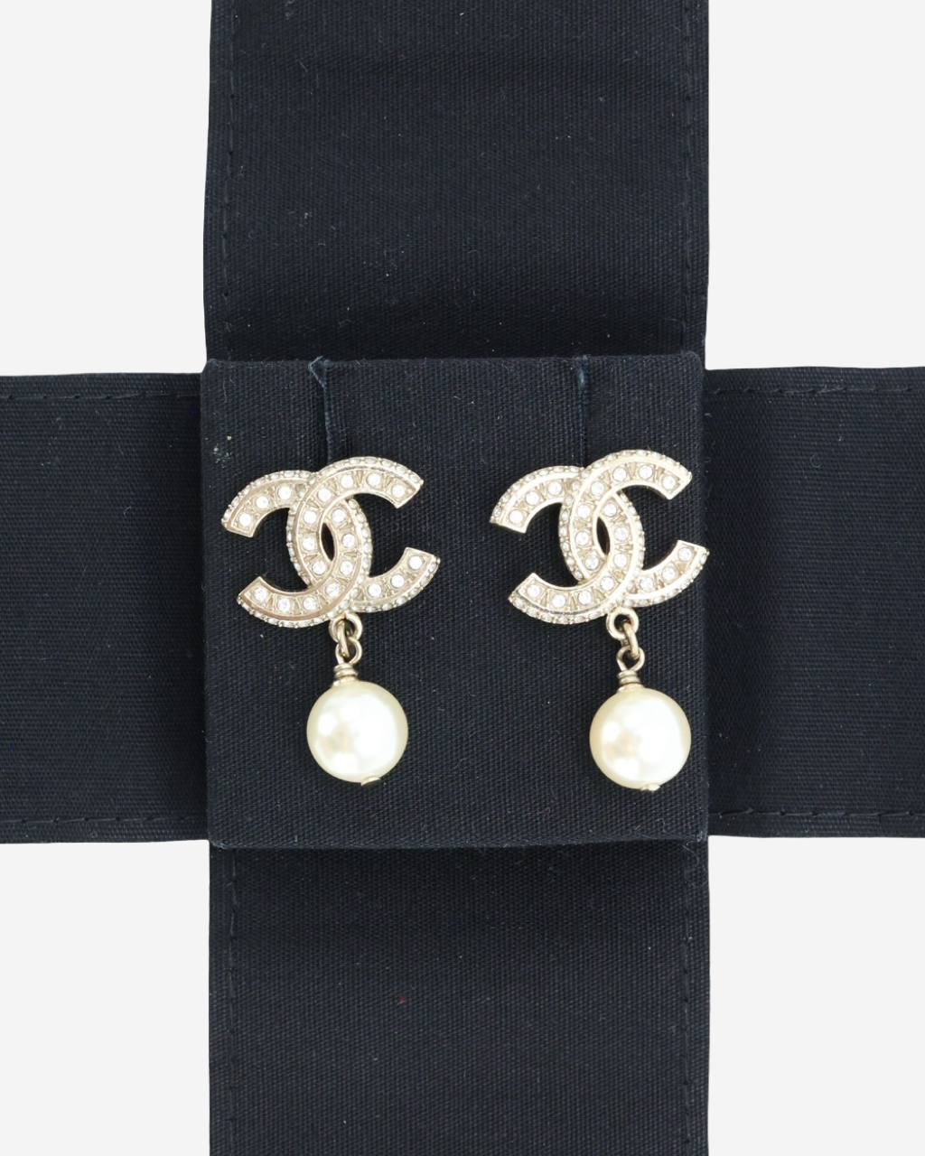 Aretes Chanel CC 2025