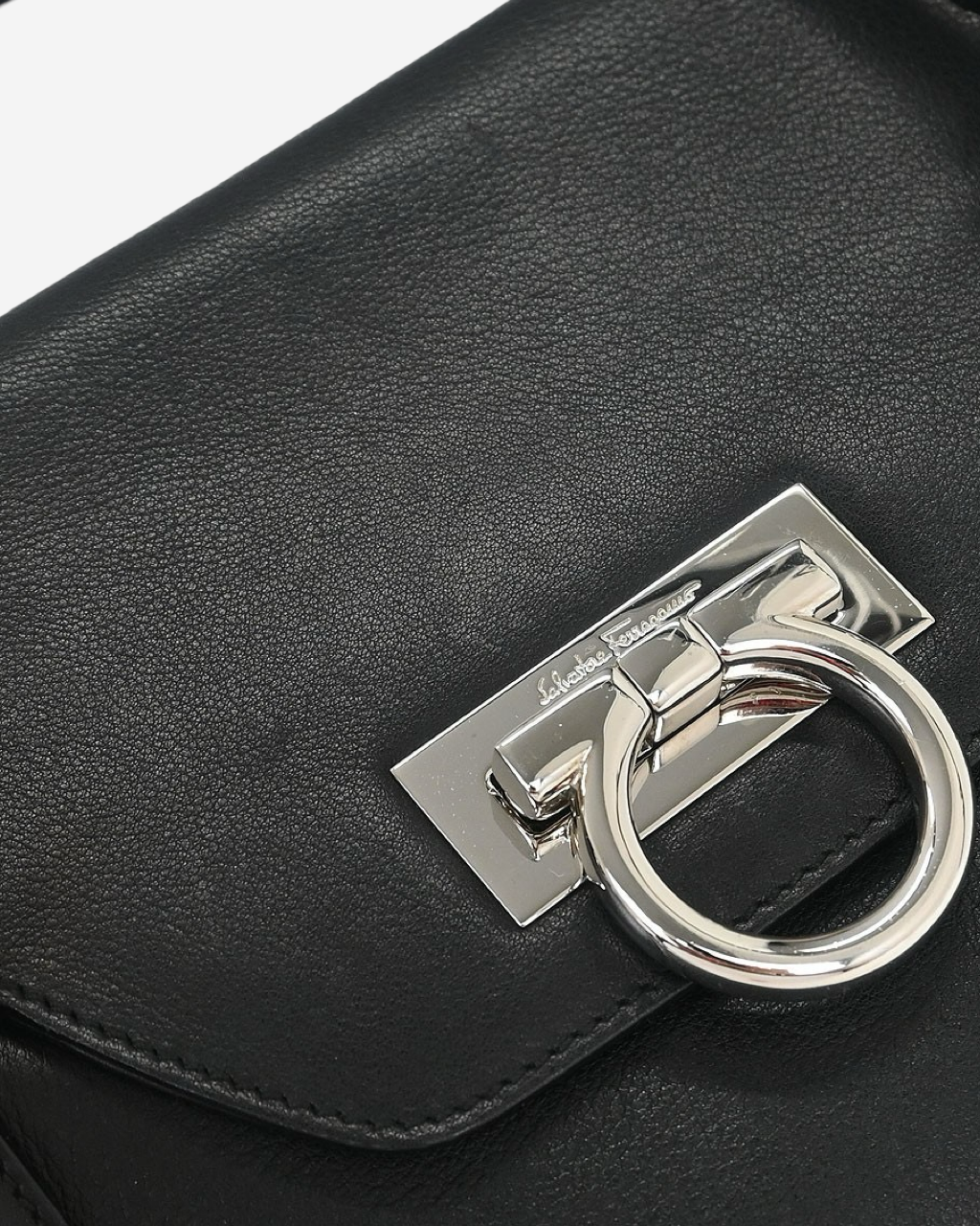 Bolso Ferragamo Gancini