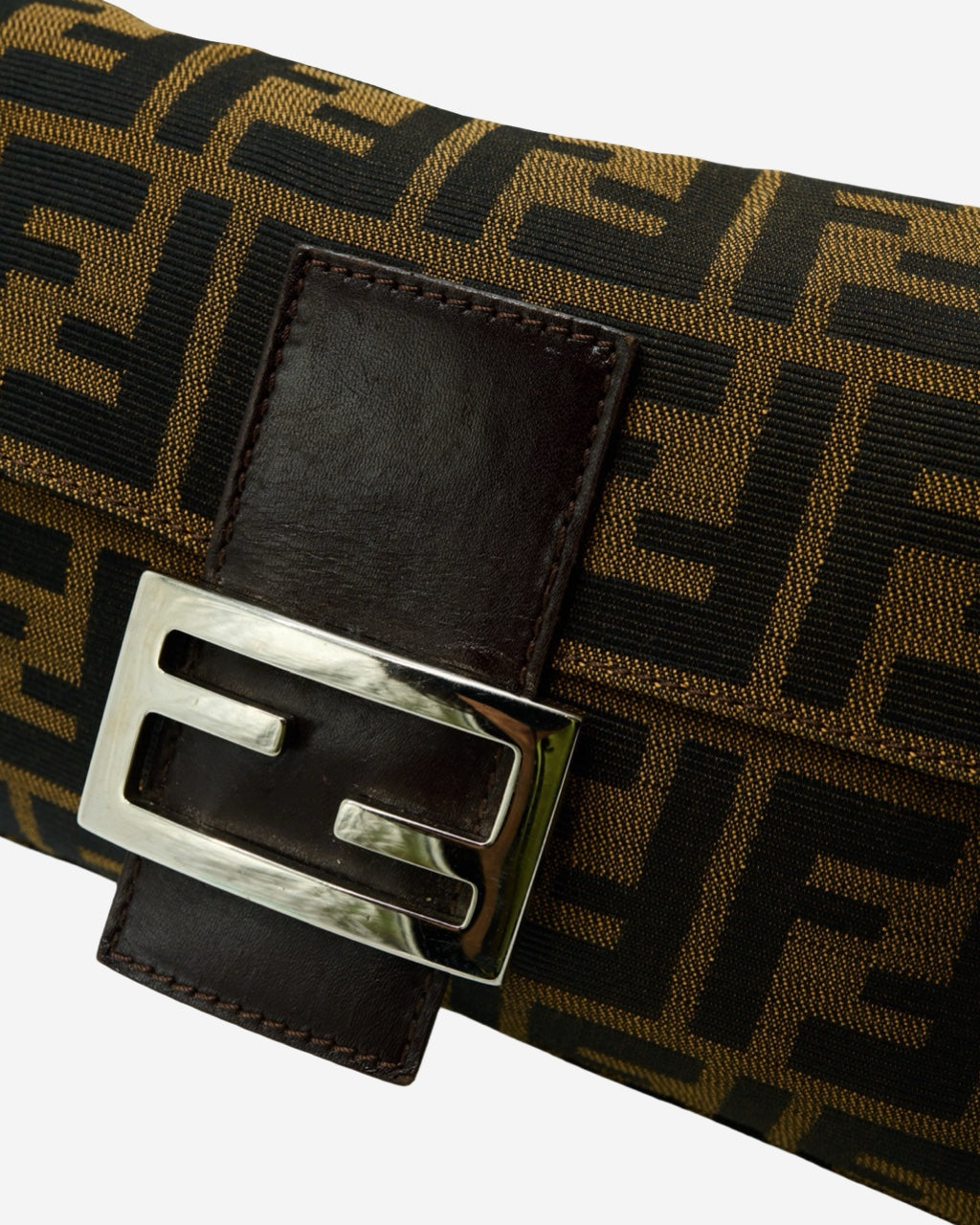 Bolsa Fendi Baguette Zucca