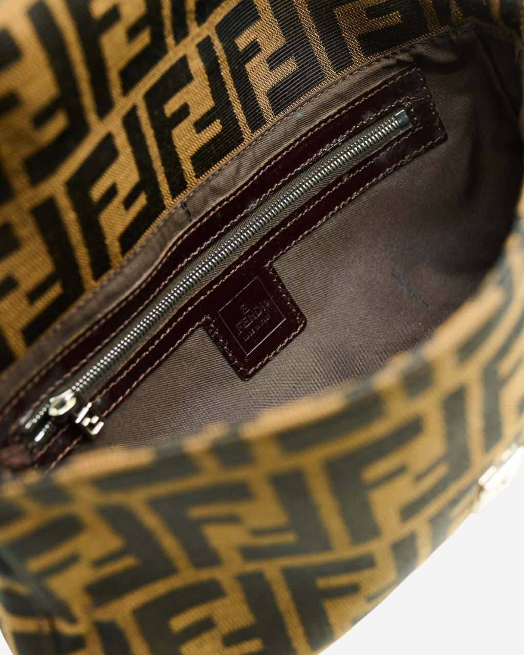 Bolsa Fendi Baguette Zucca