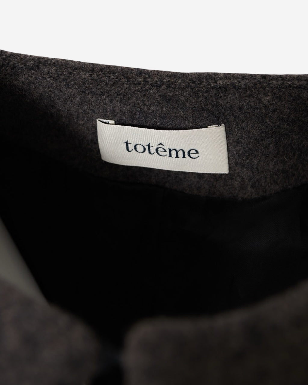 Capa Toteme M/L