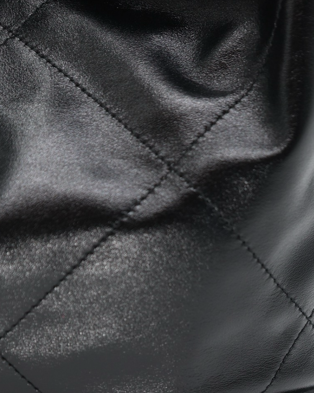 Bolsa Chanel 22 Lambskin
