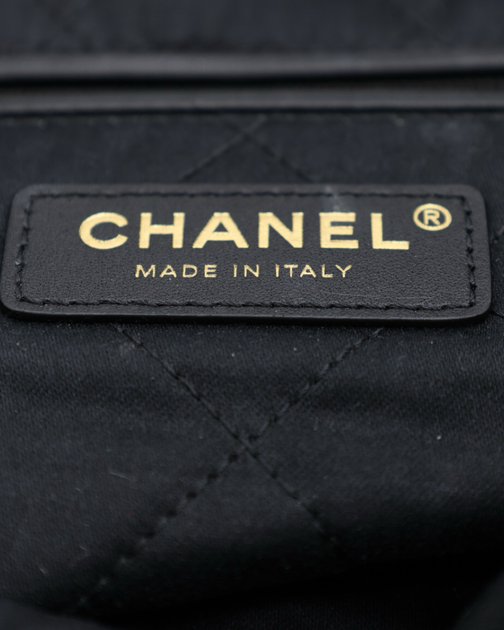 Bolsa Chanel 22 Lambskin