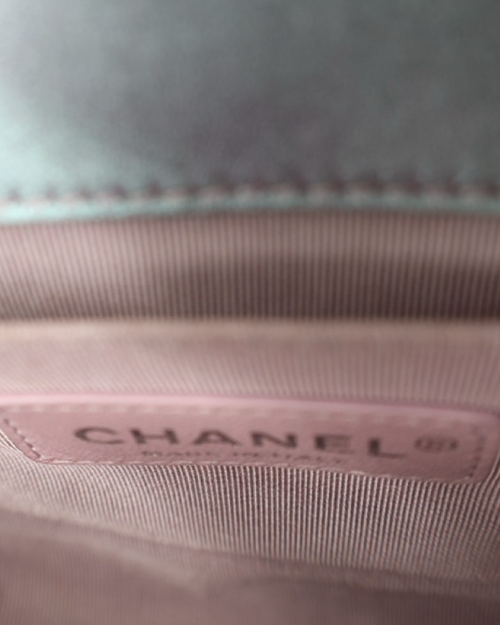 Bolsa Chanel Boy Holographic 2018