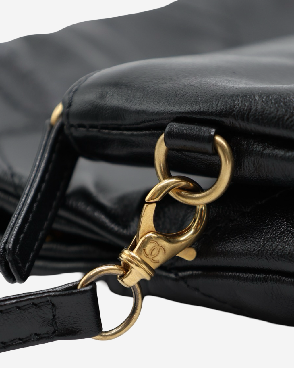 Bolsa Chanel 22 Lambskin