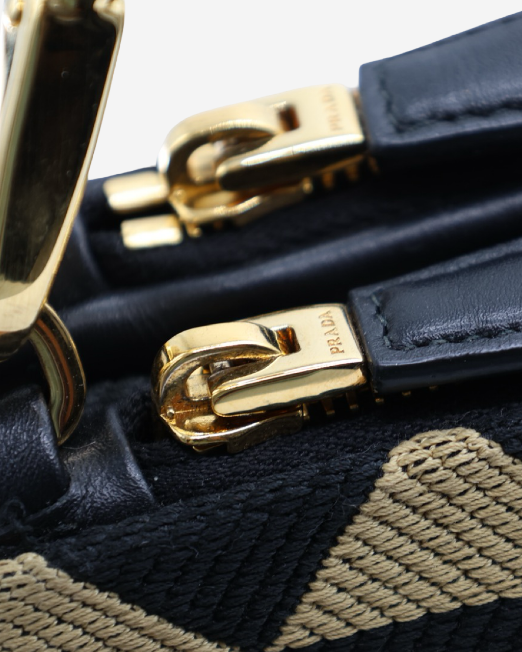 Bolsa Prada Triangolo Doble Pochette